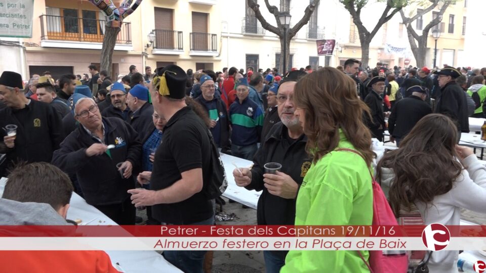 Alardos y pasacalles para festejar a los capitanes
