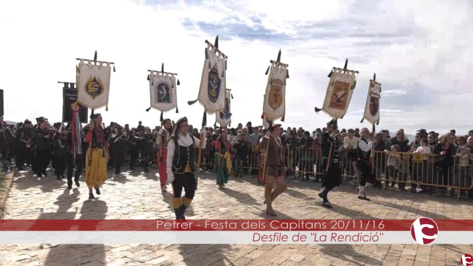 Petrer rememora la reconquista cristiana de su fortaleza en el "Mig Any Fester"