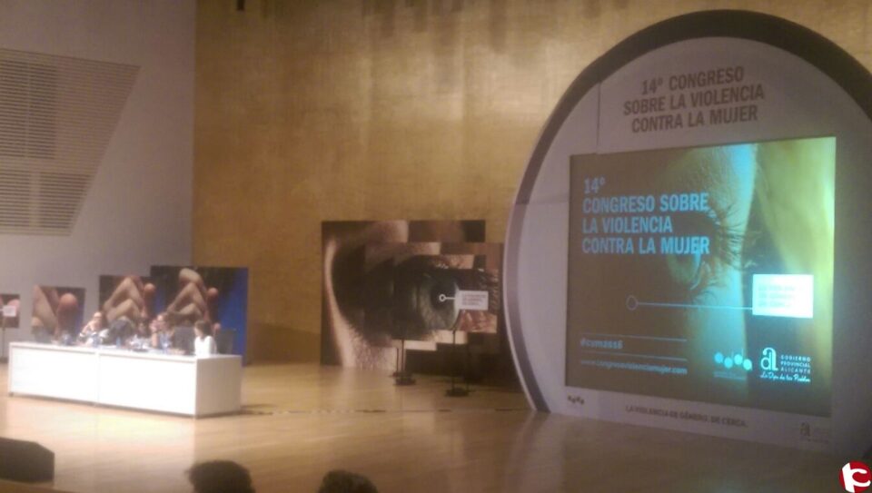 Villena apoya el Congreso sobre Violencia contra la Mujer