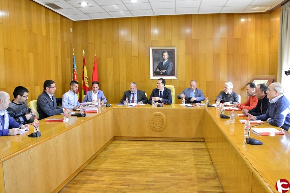 Los alcaldes de la comarca se reúnen en Elda para conocer la financiación de la Generalitat para el 2017