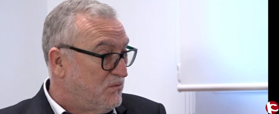 Hoy "el primer café" lo tomamos con César Orgilés