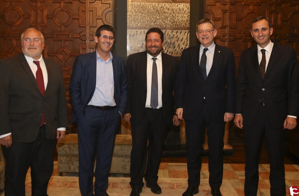 PRESIDENTE - Sánchez consigue el compromiso de Puig para crear una Mesa Mixta que propicie el traspaso de competencias sociosanitarias al Consell.