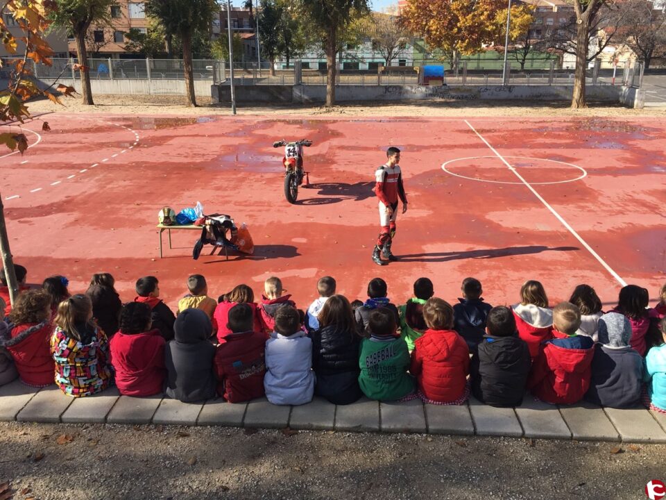 Coque López visita el Colegio Público La Celada