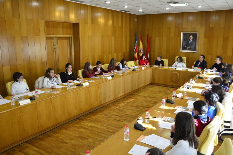 El Ayuntamiento celebrará el próximo lunes un pleno infantil en el que participan los alumnos de quinto de todos los centros escolares