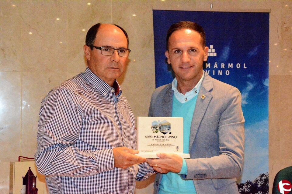 El Ayuntamiento reconoce el trabajo de la Bodega de Pinoso en el aniversario del Centro de Interpretación Mármol y Vino