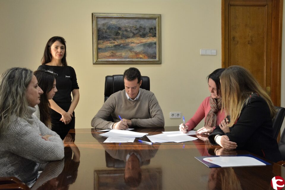 El Ayuntamiento firma un convenio con la Federación de Sordos para eliminar barreras de comunicación