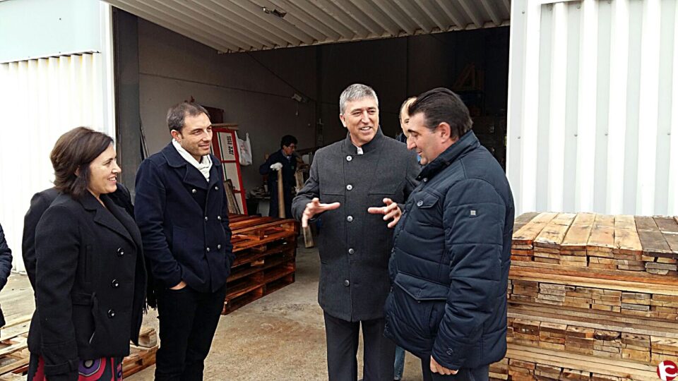 El conseller d´economia visita diverses empreses de Banyeres