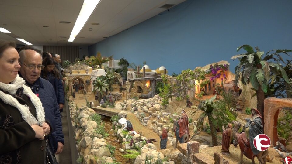 El tradicional belén de la Junta Mayor de Cofradías vuelve a abrir sus puertas arropado por Elda