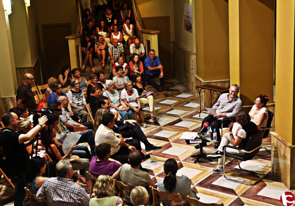 Elia Barceló recibirá en Elda el premio de la Crítica Literaria Valenciana