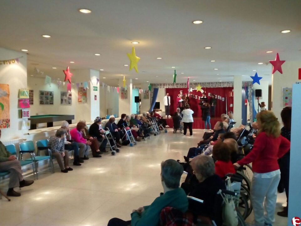 El paje real ha estado visitando esta mañana las residencias El Catí y Novaire