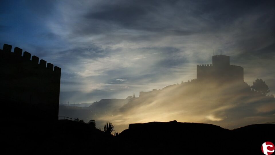 Fotografía ganadora  del concurso "Una imagen para el mundo" y que representará a la ciudad de Petrer en la portada de la partitura de la obra sinfónica dedicada a la ciudad "Concierto de Petrer"