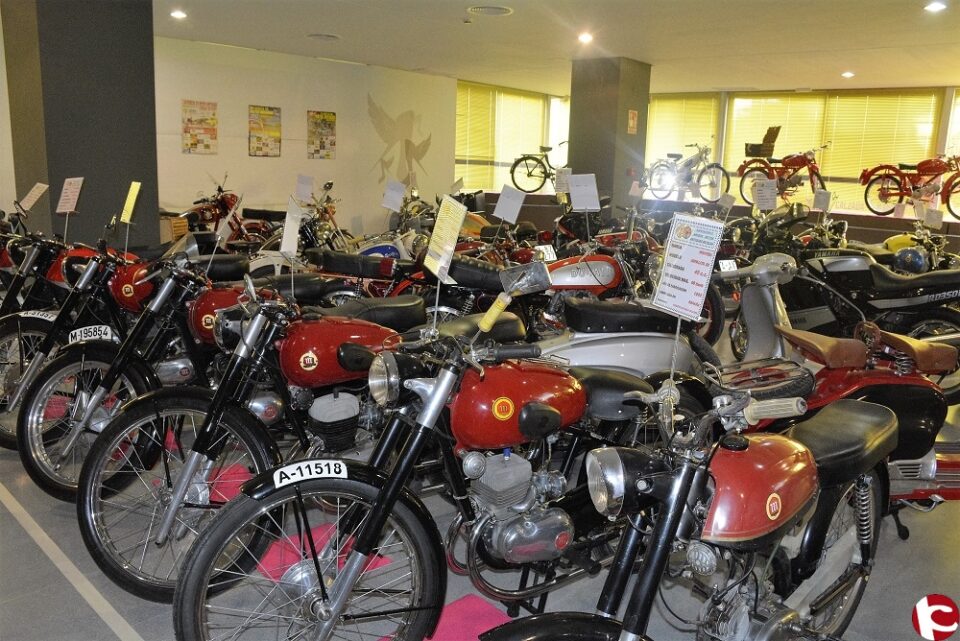 VI Exposición  vehículos clásicos  Elda