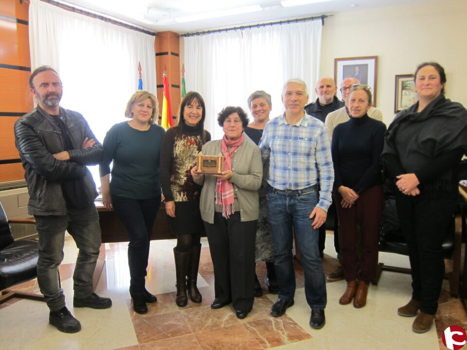 El Ayuntamiento reconoce la labor de la arqueóloga municipal con motivo de su jubilación