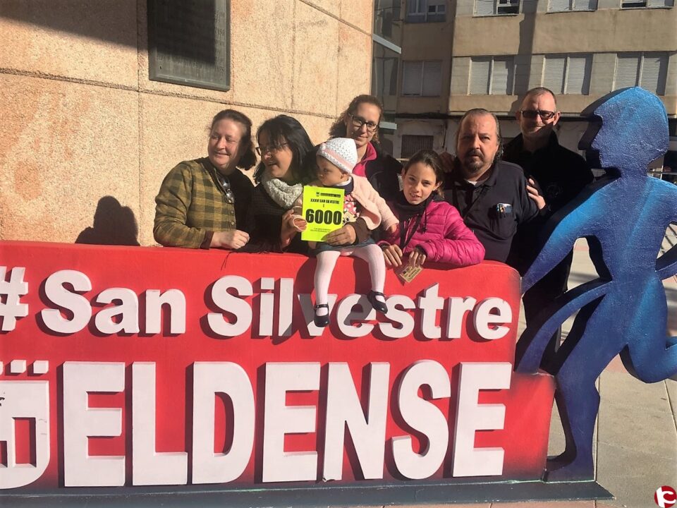 Una niña de año y medio llevará el dorsal 6000 de la San Silvestre que se ha entregado esta mañana