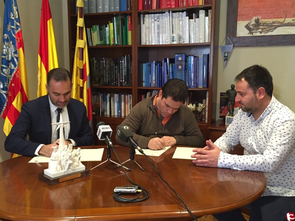 Primer convenio de colaboración entre el Ayuntamiento y la Asociación de Reyes Magos de Ibi