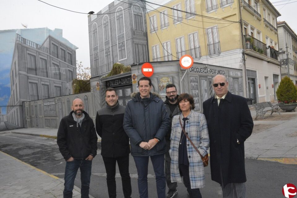 Finalizado el trampantojo con imágenes de edificios del siglo pasado del centro de Elda