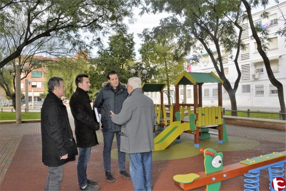 El Ayuntamiento renueva los juegos infantiles y el pavimento de los parques Severo Ochoa y Rotonda Moros y Cristianos