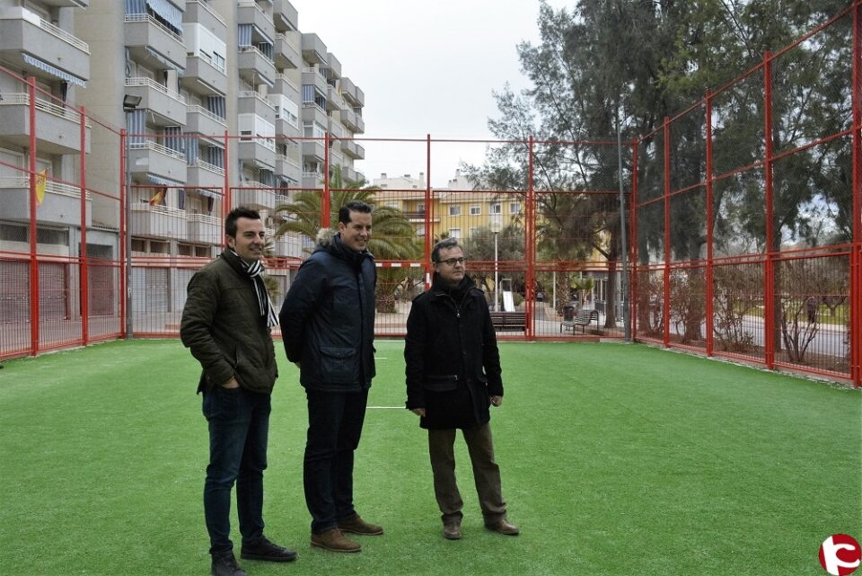 El Ayuntamiento renueva cuatro pistas urbanas de multideporte