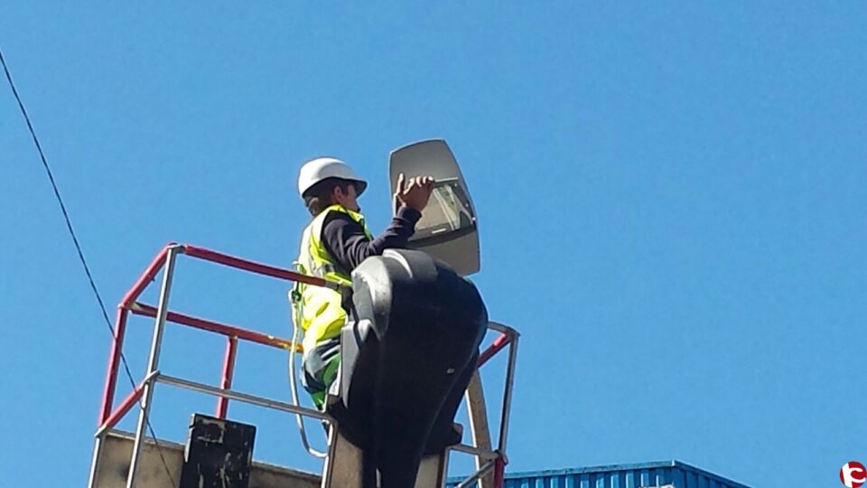 El Ayuntamiento mejora y renueva los sistemas del alumbrado público en varias zonas de Elda