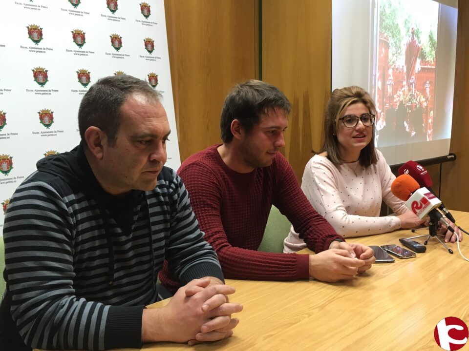 Petrer desembarca en Madrid con 124 festeros para promocionar las Fiestas de Moros y Cristianos