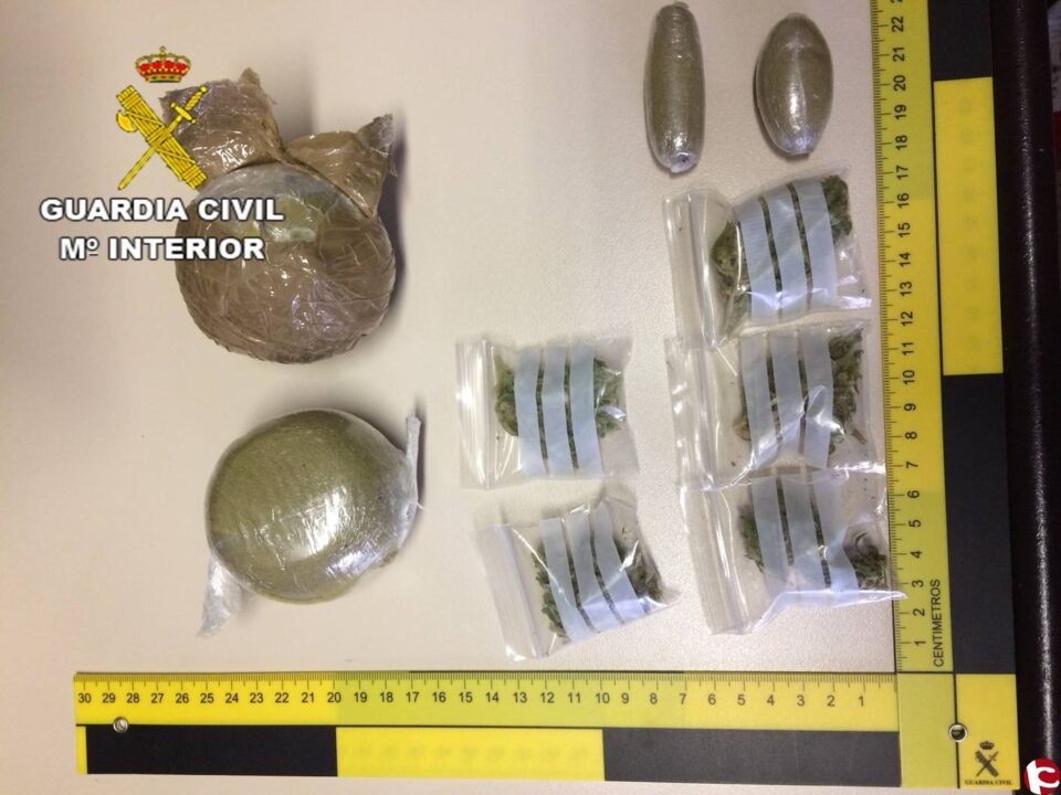 La Guardia Civil detiene a seis hombres en Aspe desarticulando así un grupo criminal dedicado a la venta de droga en la comarca