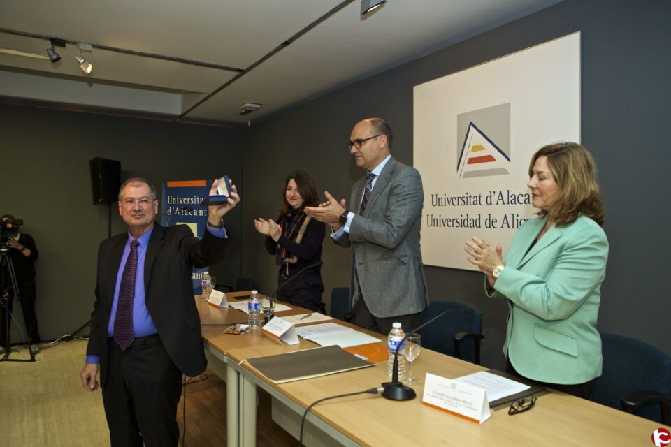 Manuel Palomar: "La Universitat devia aquest reconeixement a Sixto Marco