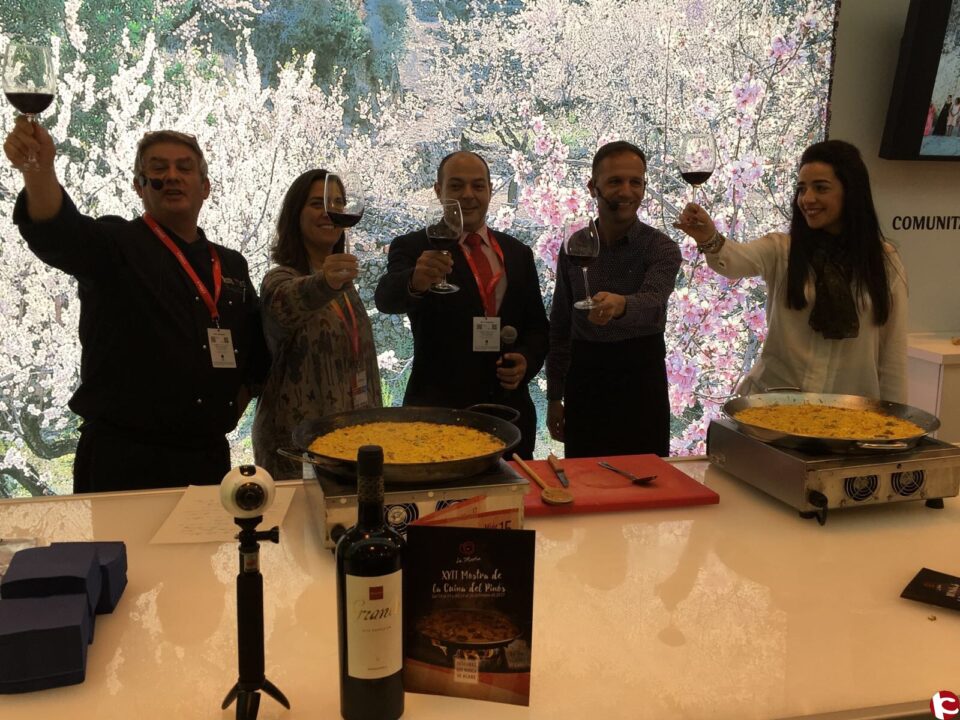 Pinoso realiza un show cooking en FITUR para dar a conocer su gastronomía