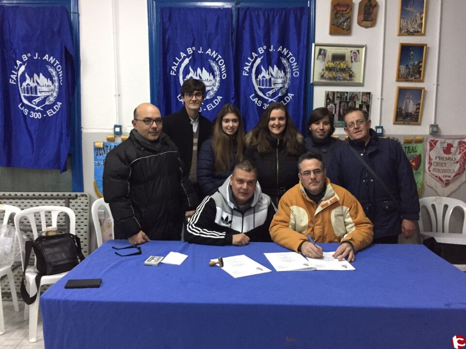 La Falla José Antonio las 300 firma el contrato para su falla infantil del próximo mes de septiembre