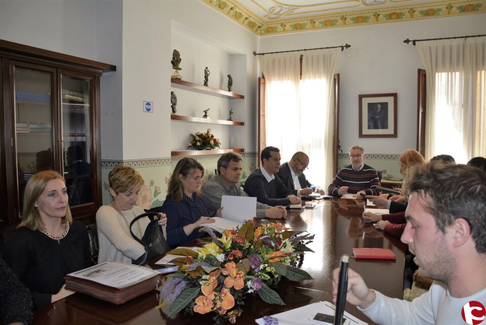 Los alcaldes de la comarca se reúnen con el director general del Servef y la directora general de Empleo para hablar de las nuevas líneas de empleo