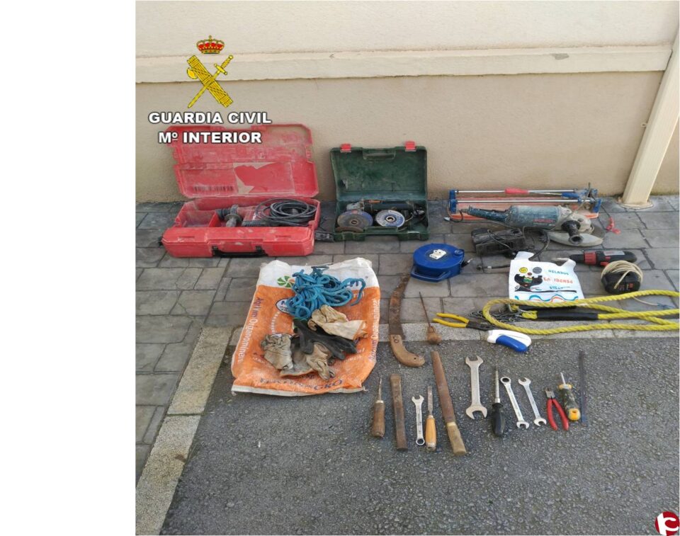 La Guardia Civil detiene en Sax a una pareja de ladrones de casas de campo que tenía una orden de alejamiento entre sí