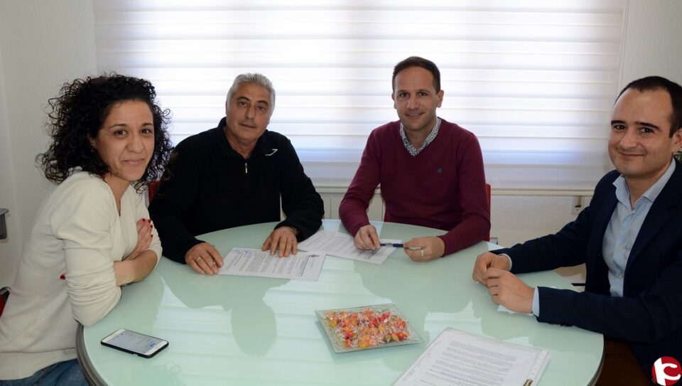 Renovado el convenio de colaboración entre el ayuntamiento y el Pinoso C.F.