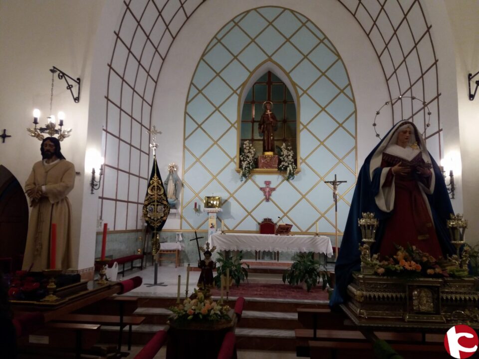 Por motivos meteorológicos el Viacrucis de la Hermandad del Amor y la Esperanza se realizó dentro de la Parroquia de San Francisco de Asis.