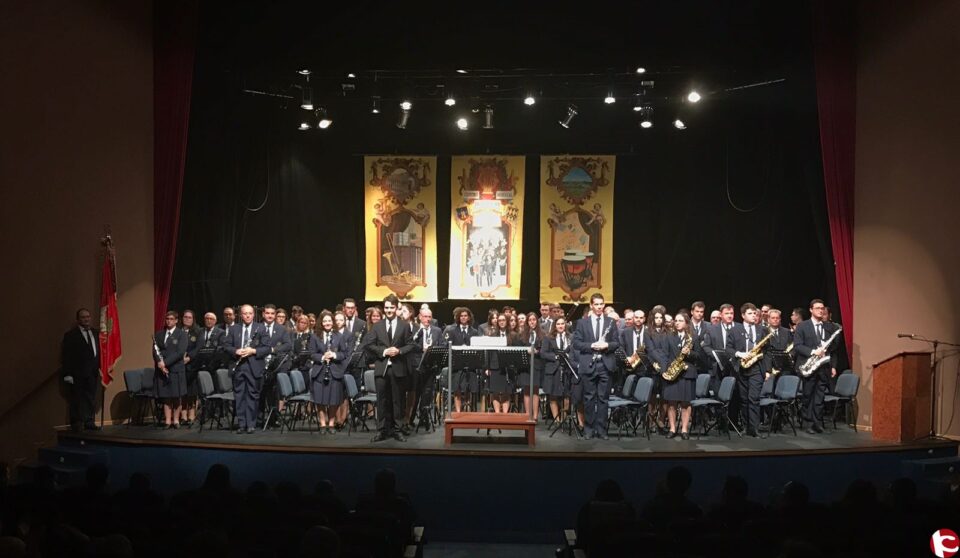 Magnífica actuación de la Sociedad Musical en Onil