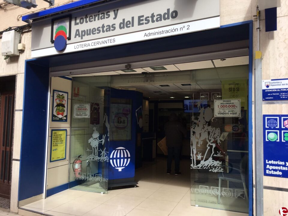 El millón cae en Villena en una peña que realizaba el Euromillón por Internet