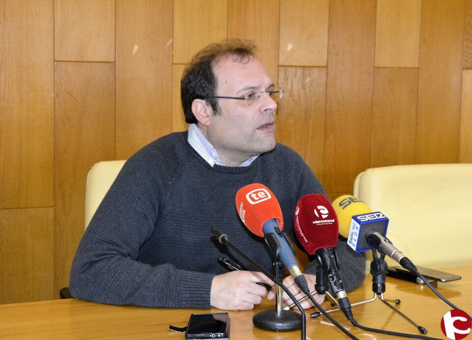 Vicente asegura que hay necesidades más urgentes que la rehabilitación del antiguo colegio de las Carmelitas