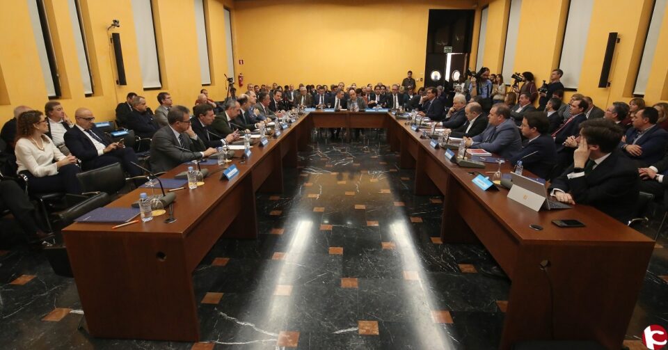 La Diputación de Alicante arranca el compromiso de las instituciones y de todos los sectores de la provincia para implantar una Zona Franca en el territorio