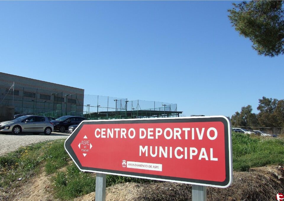 El Ayuntamiento de Aspe mejora la señalización de acceso al centro deportivo municipal