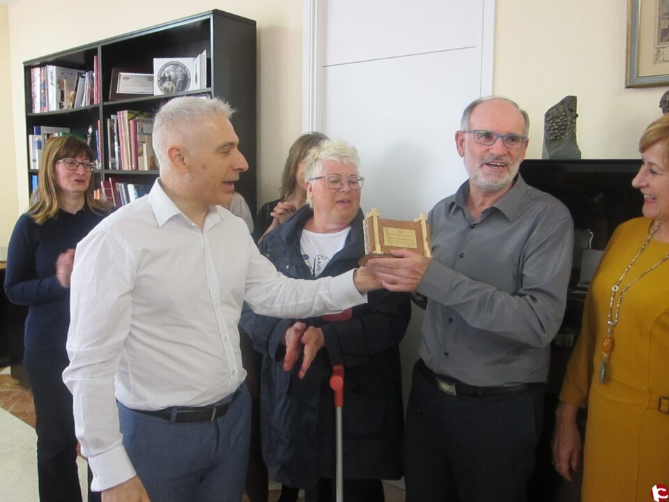 El Ayuntamiento reconoce la labor de Francisco Pastor con motivo de su jubilación