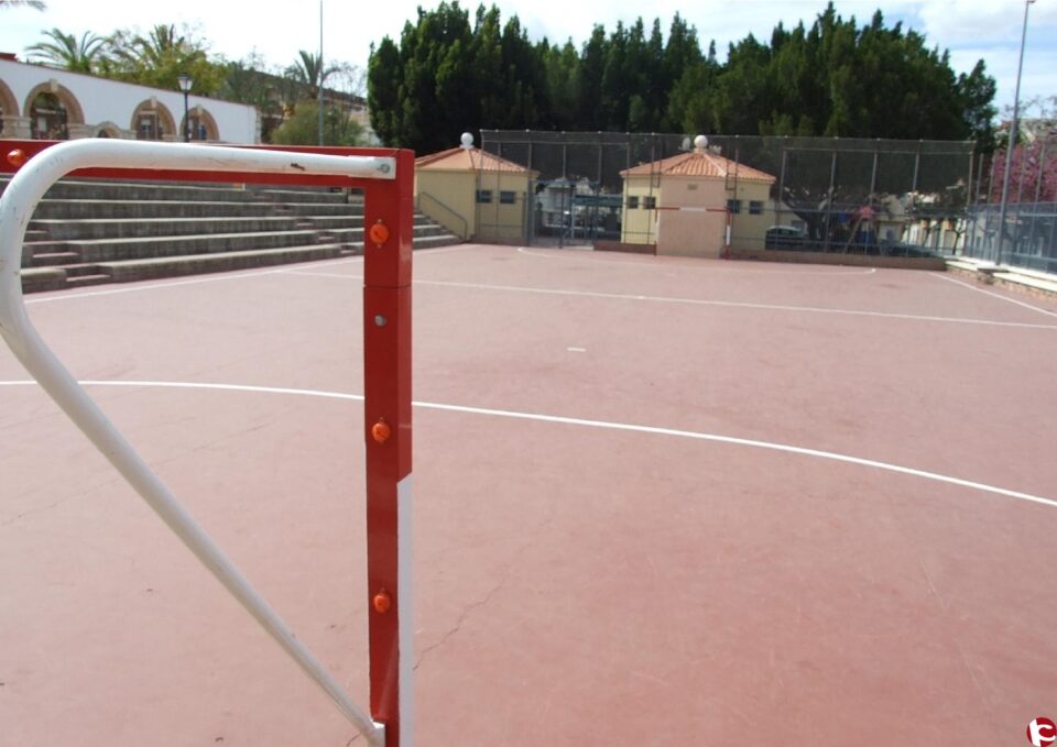 Aspe renueva las zonas deportivas de sus parques