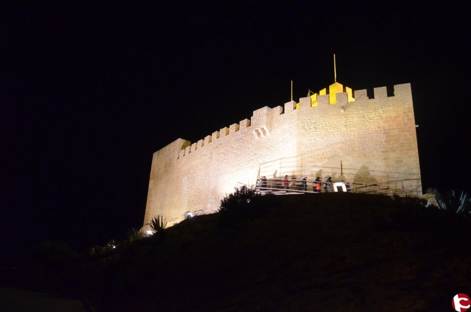 Petrer se suma a La hora del Planeta con el apagón del castillo