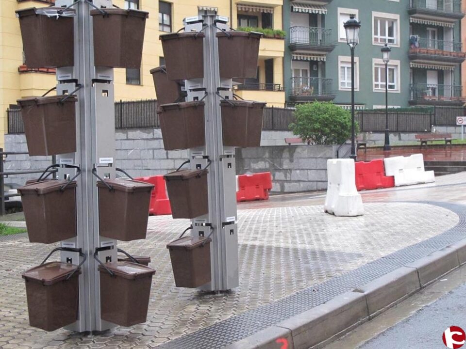 El Ayuntamiento espera poner en marcha el proyecto piloto de recogida selectiva residuos en el barrio de El Castillo entre los meses mayo y junio