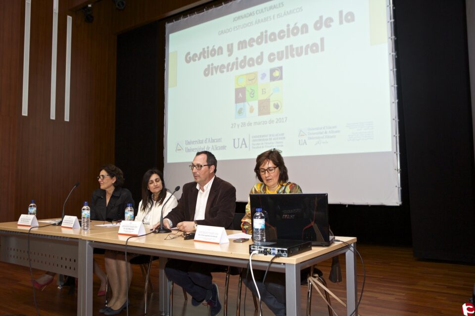La Universitat dAlacant acreditarà mediadors interculturals de la Generalitat Valenciana