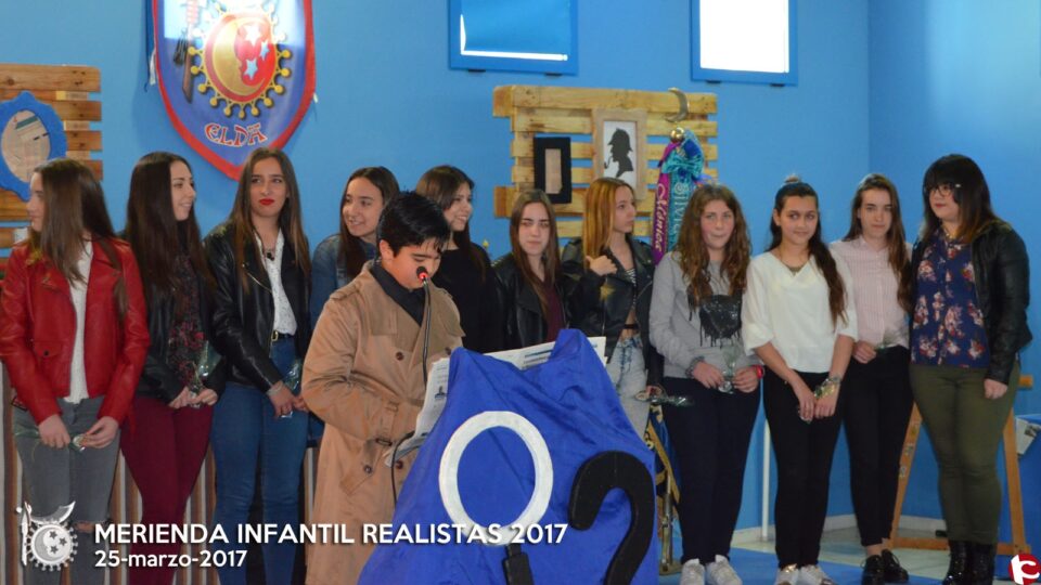 Los más pequeños de los realistas celebran una merienda en La Aljafería