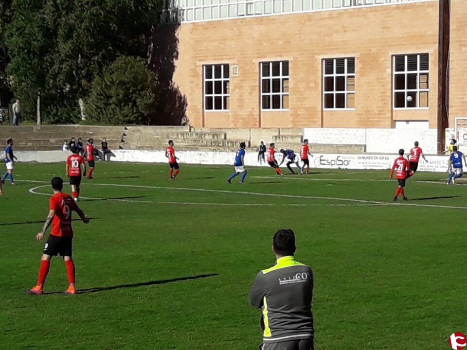 El Villena respira. Victoria ante Colista Cox 2-1