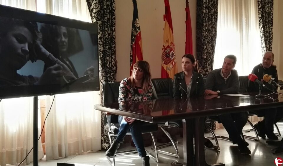 La cantante eldense Alba Ed  Dounia presenta una canción contra el acoso escolar