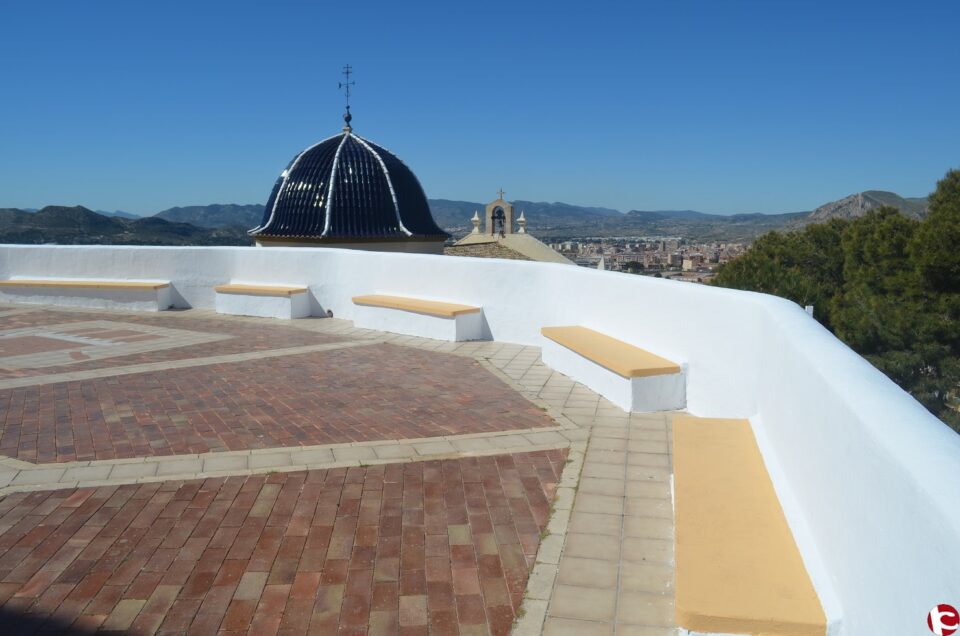 El Ayuntamiento de Petrer mejora los accesos a la ermita del Cristo para las personas mayores