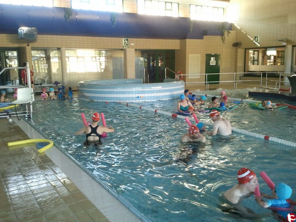 Los cursos de natación de Aspe alcanzan el millar de inscripciones por primera vez