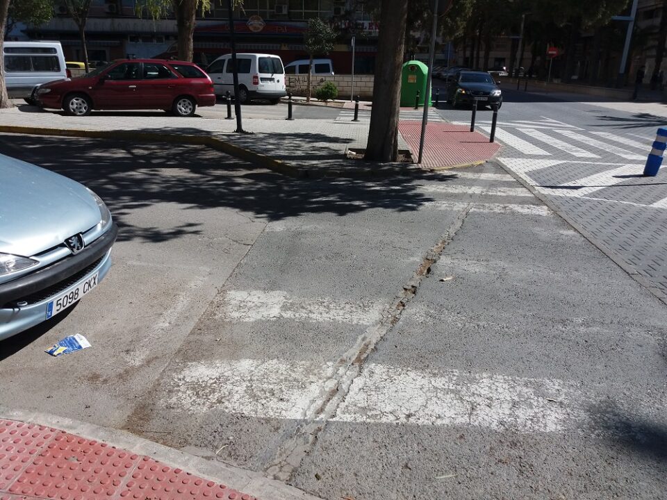 Medidas de protección para el acceso a las vías del tren en la estación de Villena