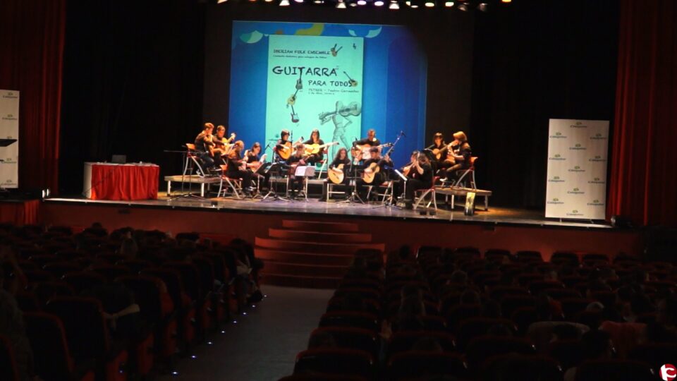 Cerca de medio millar de escolares participan en el concierto ´Guitarra para todos´