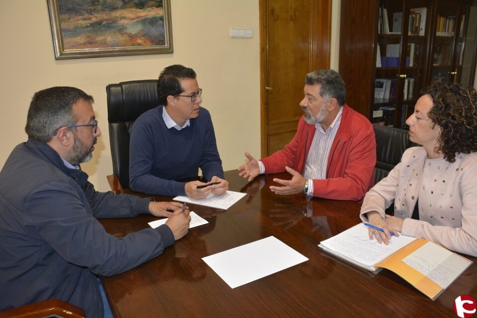 Los alumnos del ciclo de Emergencias y Medio Ambiente del IES Valle de Elda podrán hacer prácticas en el Ayuntamiento